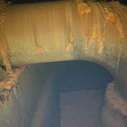 Sprinklertank-Inspektion: Betontank, 20 Jahre – Inspektion Wand Boden Ecke Kalkablagerungen Ablauf
